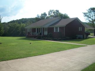 114 Wallace Dr, Waynesboro, TN 38485-4555