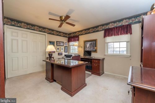 1209 Knollbrook Dr, Lansdale PA 19446-5117 exterior