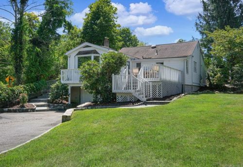 533 Oscawana Lk Rd, Tompkins Corners NY  10579-2205 exterior