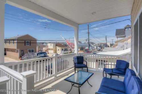 42 Kearney Ave, Pelican Island NJ  08751-1922 exterior