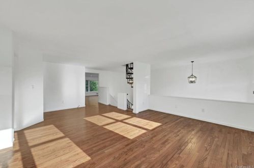 2856 Brookfield Dr, Yorktown Hgts NY  10598-2402 exterior
