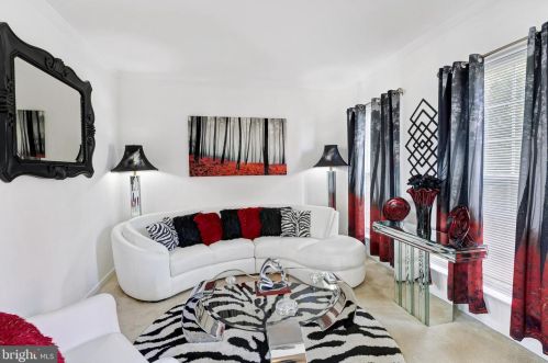 515 Florence Fields Ln, New Castle DE  19720-8752 exterior