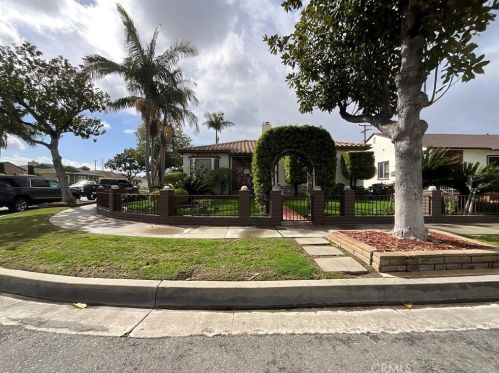 4032 Elsa St, Lakewood CA  90712-3853 exterior