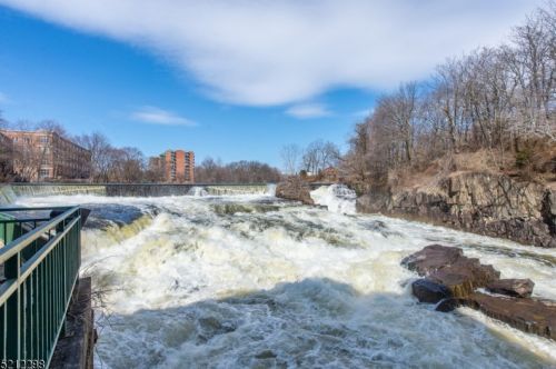 240 Main St, West Paterson NJ  07424-1351 exterior