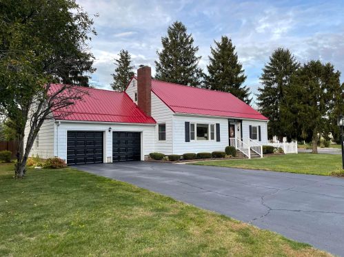 704 Fairway Dr, Washington Ch, OH 43160-1809