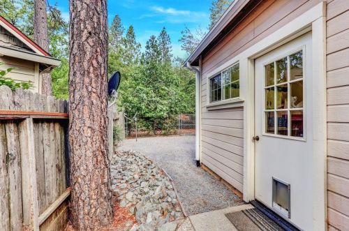 236 Scotia Pne Cir, Grass Valley CA 95945-5420 exterior