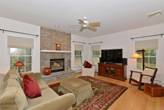 126 Woodland Rd, Montvale, NJ 07645-1332