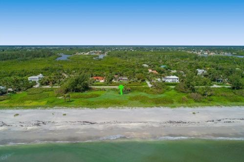 88 Beach Rd, Hobe Sound, FL 33455-2106