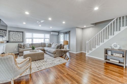 23 Mellow Ln, Westbury, NY 11590-6324