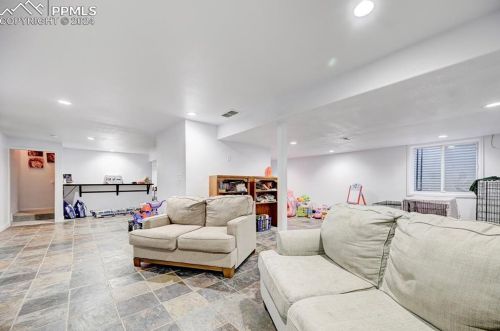 921 Cayuga Dr, Pueblo CO 81007-3130 exterior