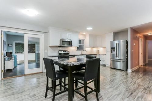 54 Woodbridge Rd, Glastonbury CT  06033-2925 exterior