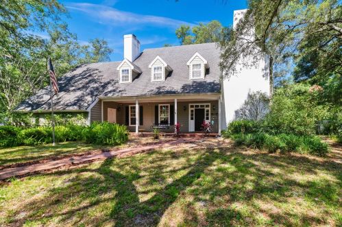 2130 Foxfire Ln, Deland, FL 32720-7927