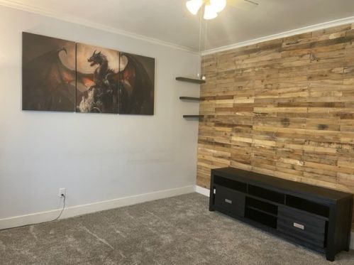 2910 Daniels St, Pittsburgh, PA 15210-2747