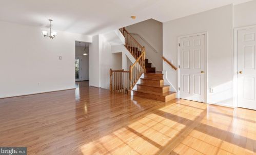 2485 Wheat Meadow Cir, Herndon VA  20171-3055 exterior