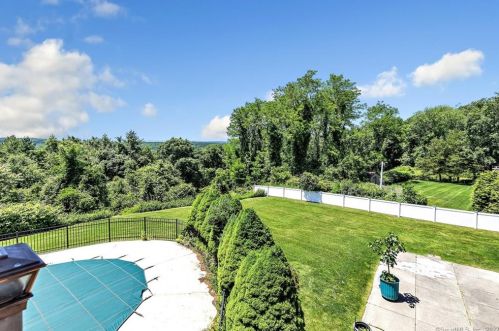 126 Merrimac Dr, Bridgeport CT  06611-1742 exterior