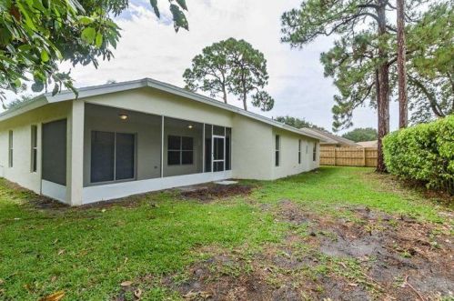 915 Sunflower Ave, Delray Beach FL  33445-1994 exterior