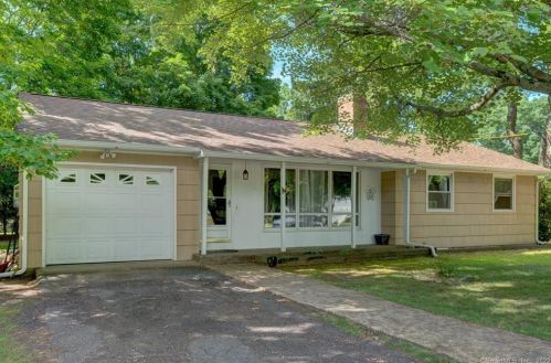 19 Larrow Dr, North Windham, CT 06256-1316