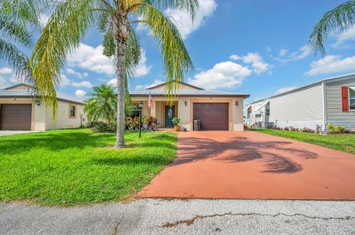 17 Mariposa Ln, Fort Pierce, FL 34952-2853