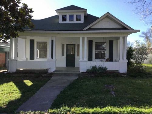 626 Pennsylvania Ave, Etowah, TN 37331-1326
