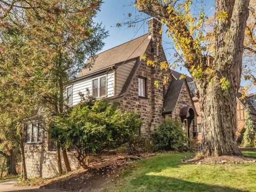 119 Crescent Dr, Pittsburgh, PA 15228-1005