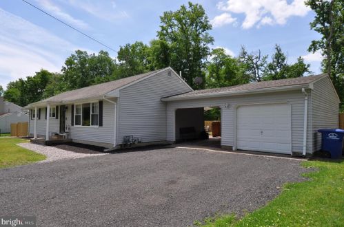 5 Oak Ave, Browns Mills NJ  08015-3215 exterior