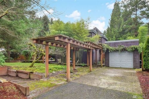 20005 12 Ave, Seattle WA  98155-1107 exterior