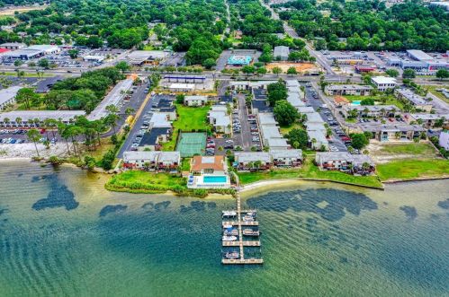 308 Miracle Strip Pkwy, Fort Walton Beach FL 32548-5217 exterior