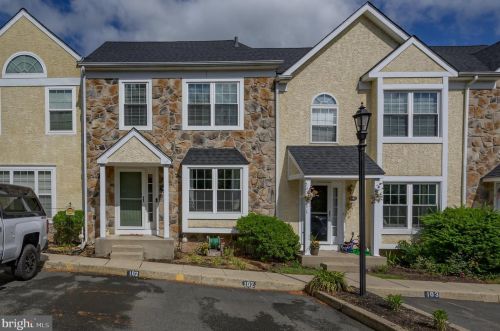 102 Coventry Pointe Ln, Pottstown, PA 19465-7473