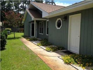 1717 Pine Ave, Niceville, FL 32578-4600