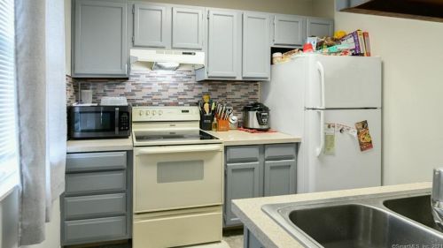 79 Seymour St, Waterbury CT  06708-3731 exterior