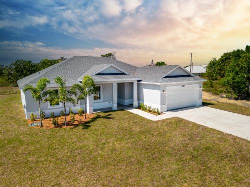 1881 Lewis St, Fort Pierce, FL 34987-2079