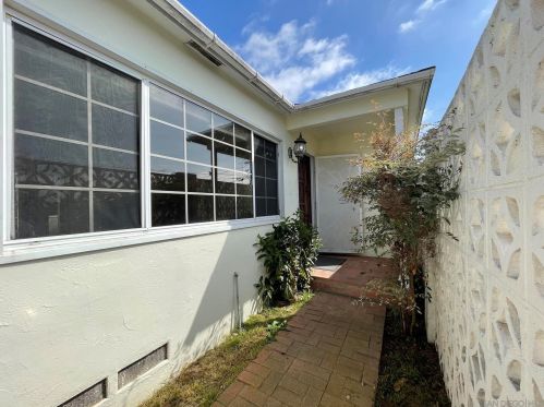 1333 Nashville St, San Diego CA 92110-3712 exterior