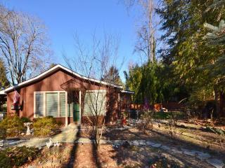530 Broadway St, Hendersonville, NC 28739-4057