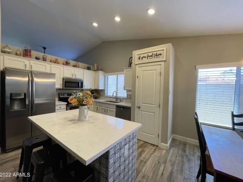 1058 Canal Dr, Gilbert, AZ 85296-3987
