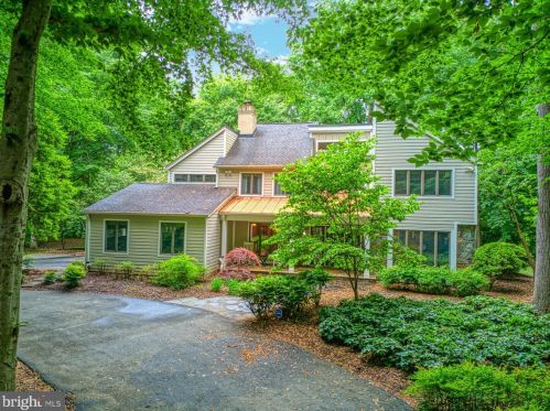 504 Arnon Lake Dr, Great Falls, VA 22066-3927