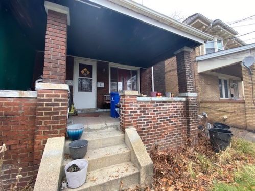 4327 Dakota St, Pittsburgh, PA 15213-1205