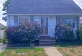 124 Cedar St, Hempstead, NY 11550-5824