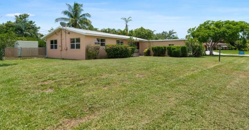 774 Prima Vista Blvd, Fort Pierce FL  34952-2275 exterior