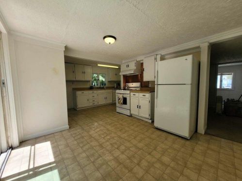 15 Great Pond Rd, Kingston NH  03848-3757 exterior