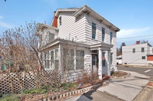 91 Main St, Garnerville, NY 10923-1321