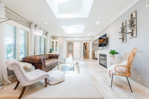 2834 Irvine Ave, Newport Beach, CA 92660-3308