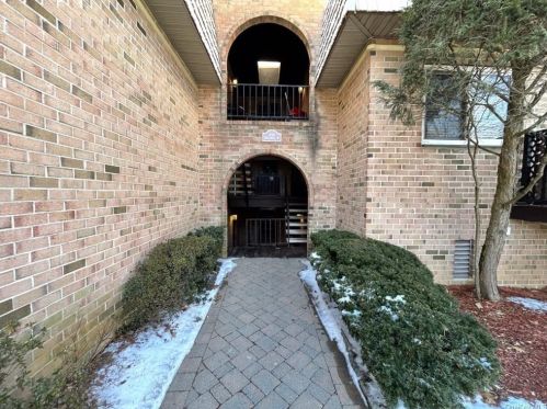 330 Central Park Ave, Scarsdale, NY 10583-1302