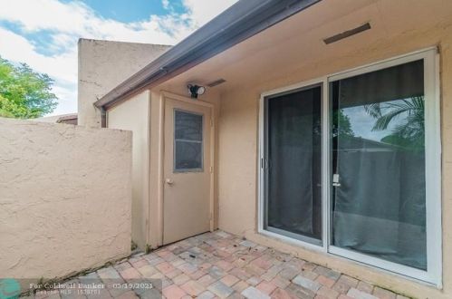 18 Chelsea Ln, Boynton Beach, FL 33426-7739