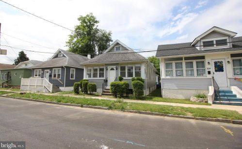 816 Bergen St, Gloucester NJ  08030-1541 exterior