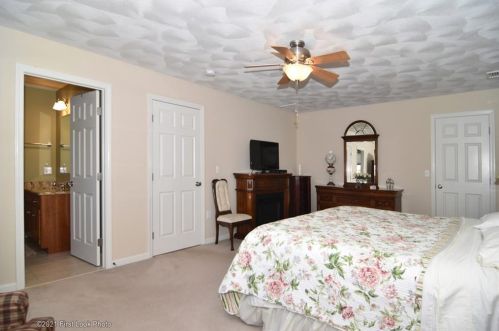 44 Boulevard Ave, Lincoln RI  02865-2108 exterior