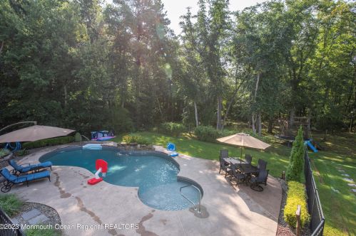 9 Maxim Ct, Jackson Twp NJ 08527-3893 exterior