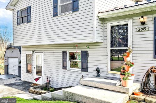2019 Slagel Rd, Spring Grove, PA 17362-7810