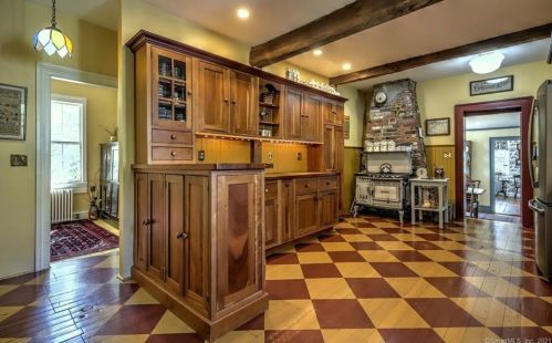354 Moose Hill Rd, Upper Stepney CT  06468-2404 exterior