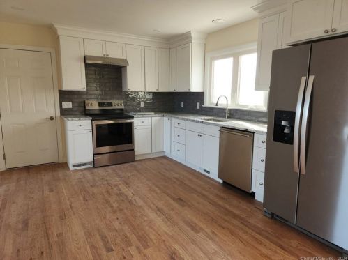 11 Charcoal Ridge Rd, Danbury CT  06811-2912 exterior