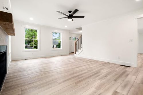 223 Lawrence Rd, Salem NH  03079-4389 exterior